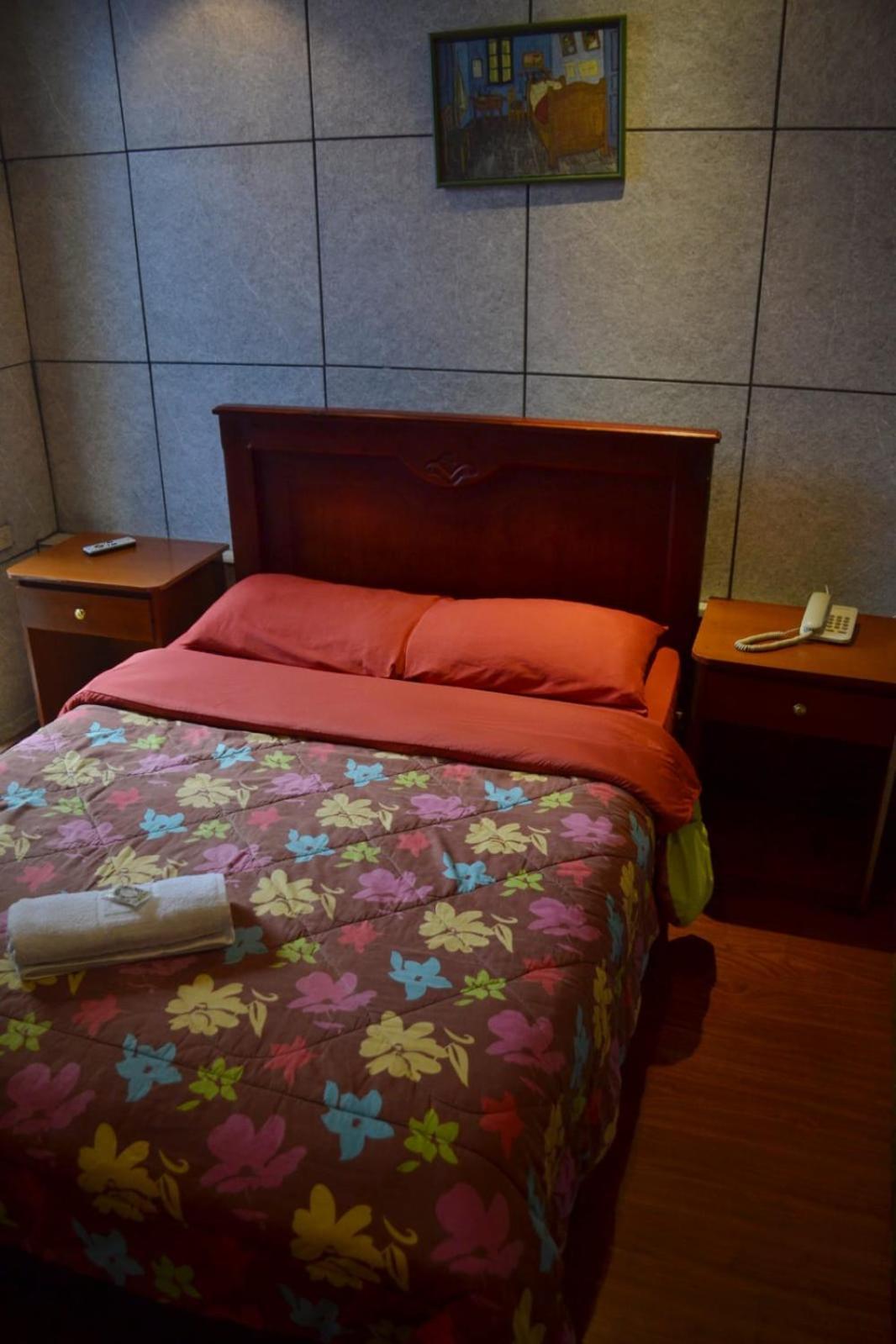 Blue House Youth Hostel Кито Экстерьер фото
