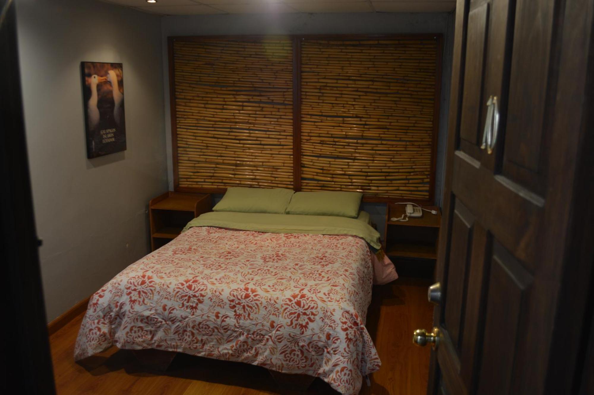 Blue House Youth Hostel Кито Экстерьер фото