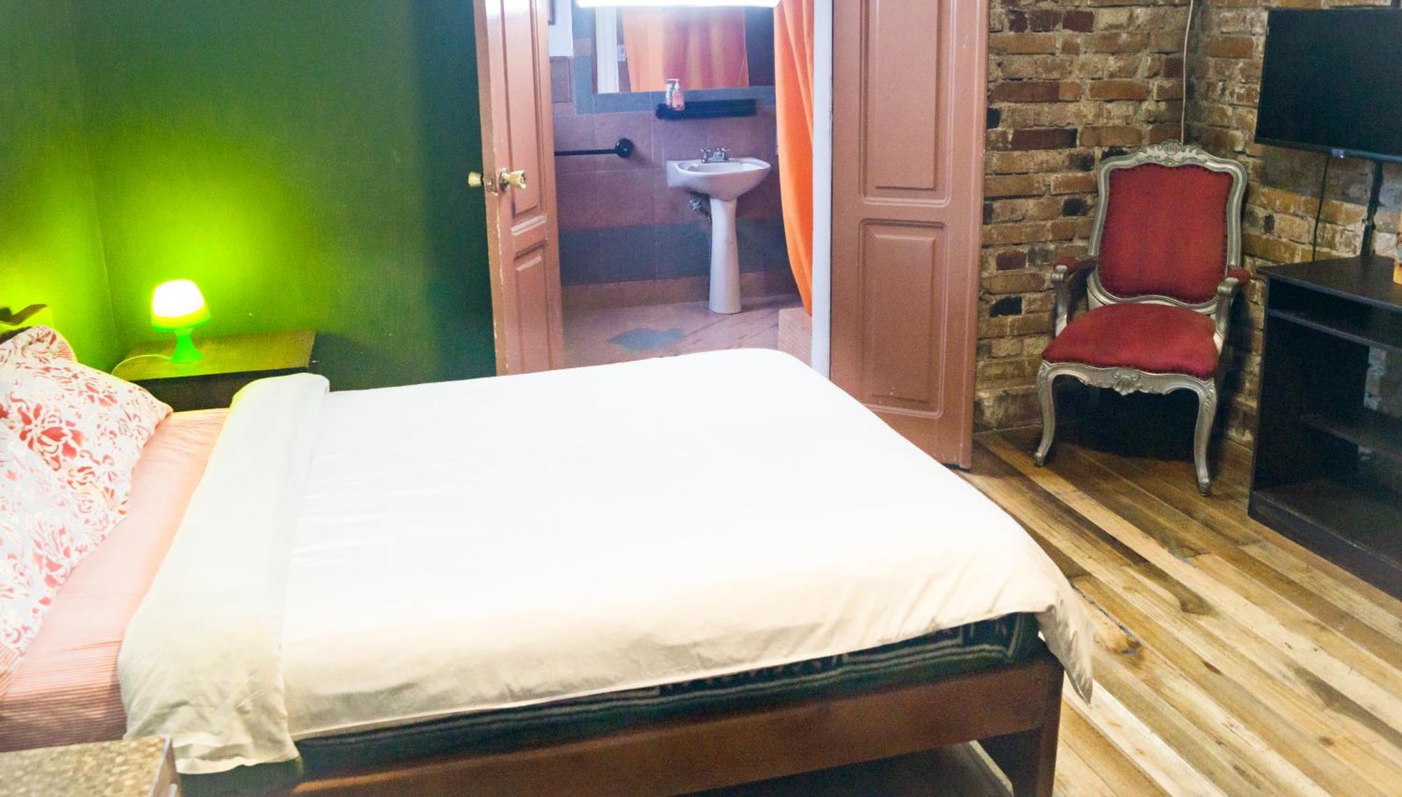 Blue House Youth Hostel Кито Экстерьер фото