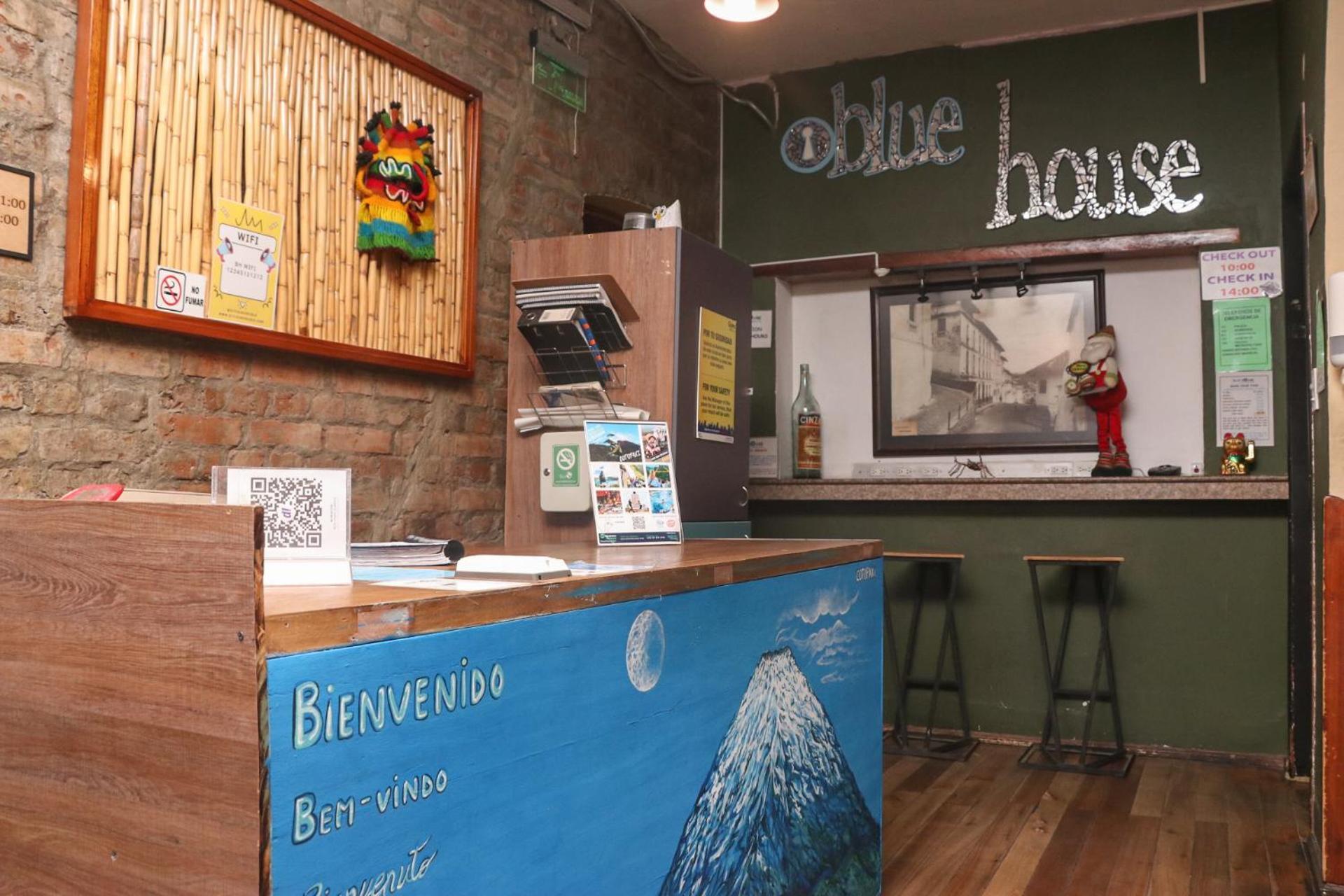 Blue House Youth Hostel Кито Экстерьер фото