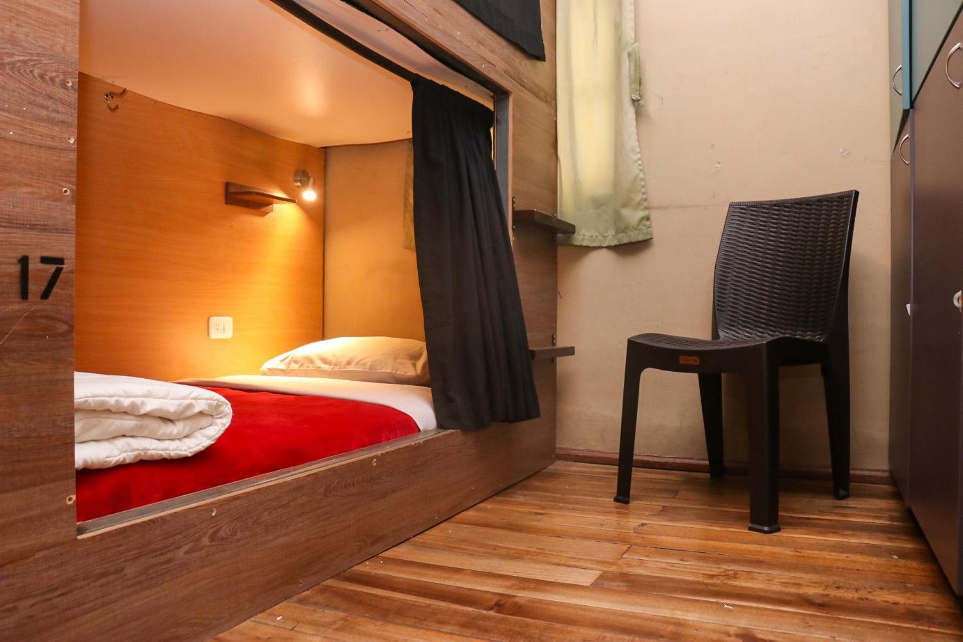 Blue House Youth Hostel Кито Экстерьер фото