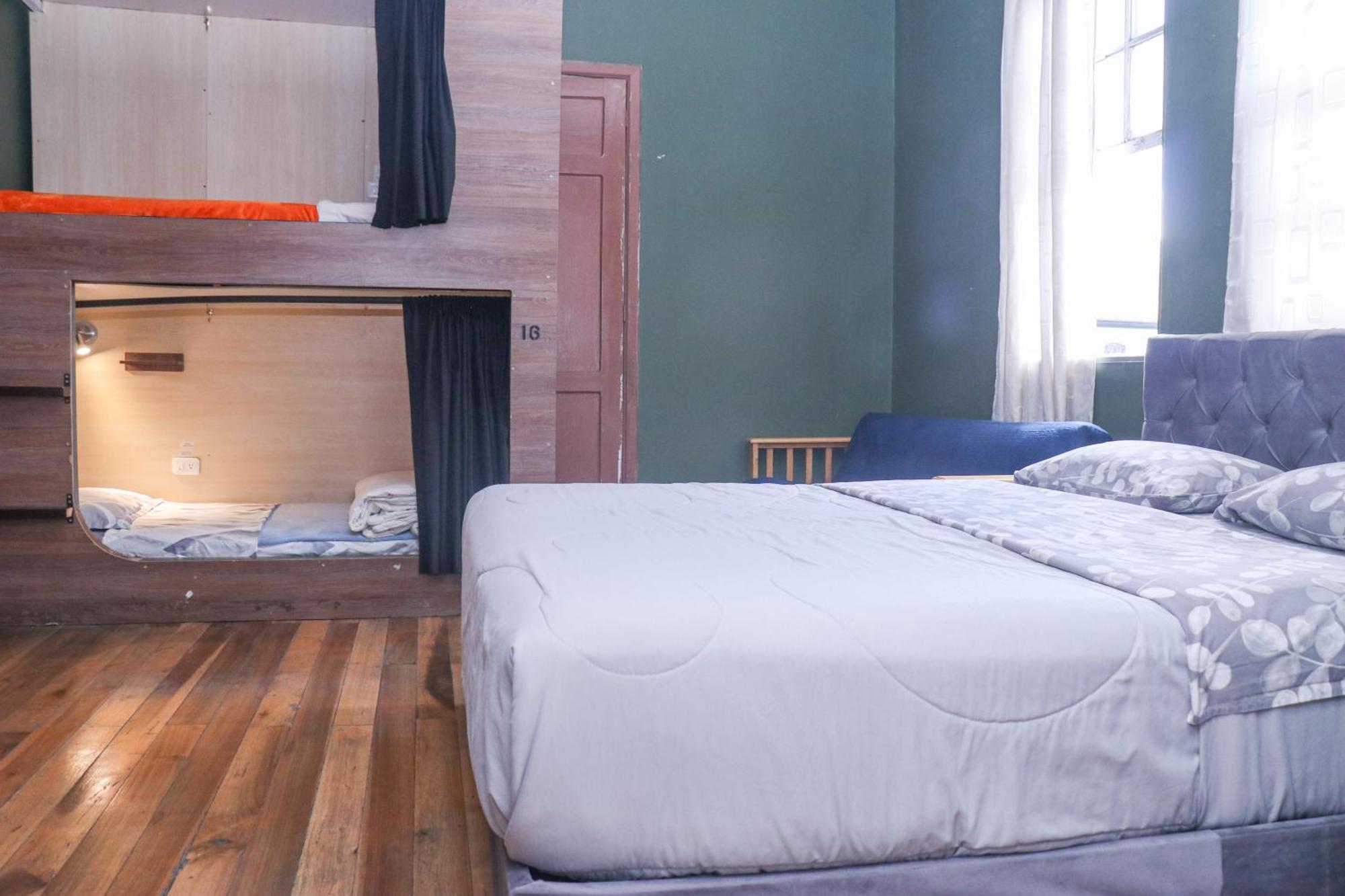 Blue House Youth Hostel Кито Экстерьер фото