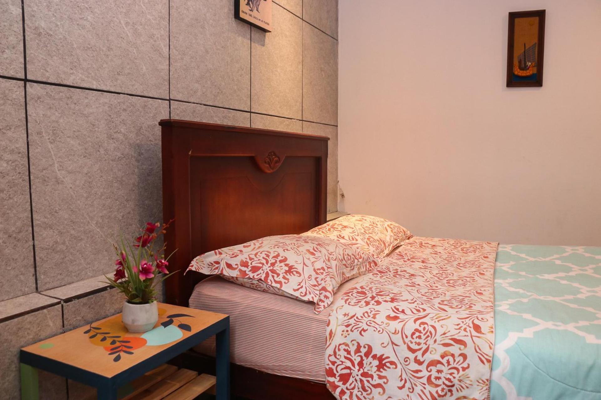 Blue House Youth Hostel Кито Экстерьер фото