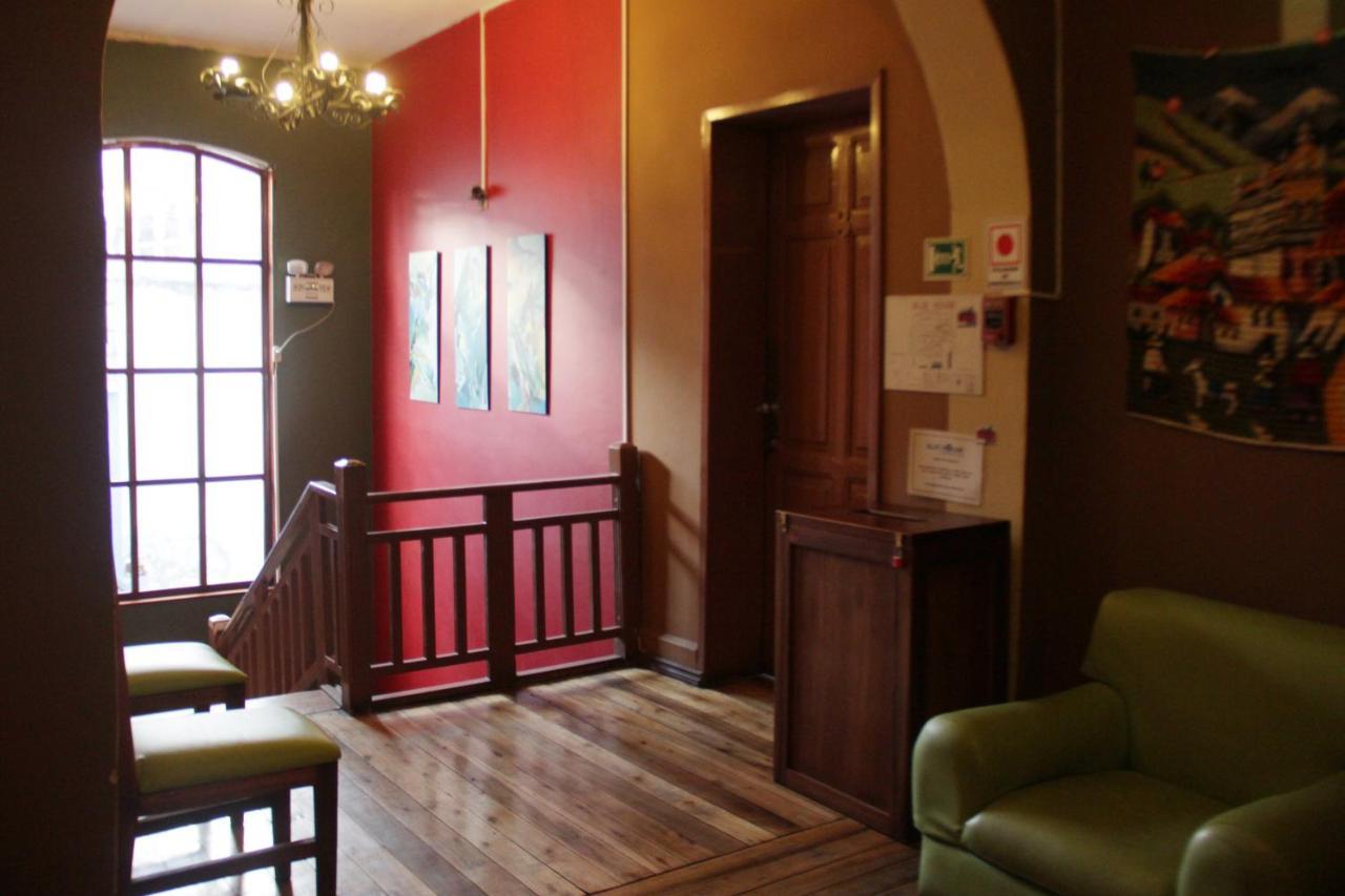 Blue House Youth Hostel Кито Экстерьер фото