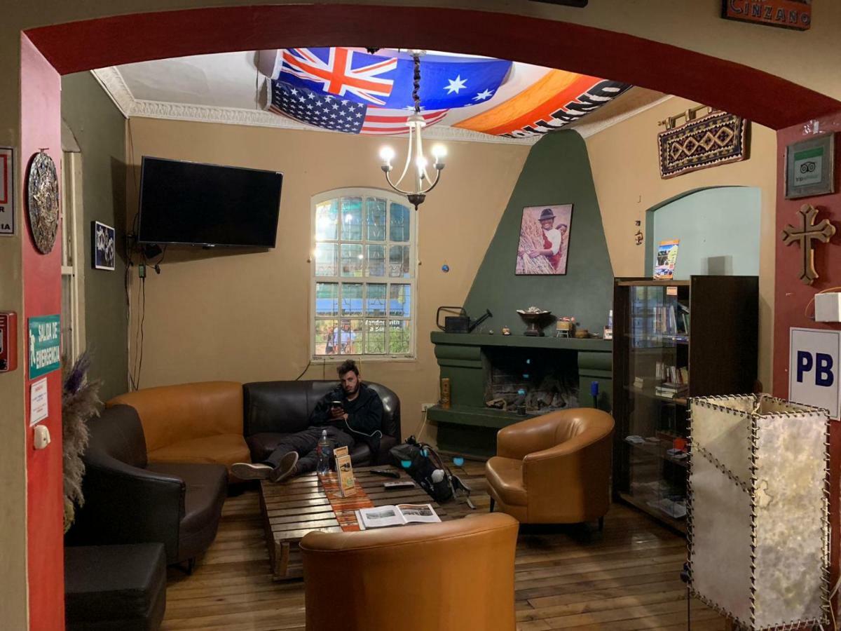 Blue House Youth Hostel Кито Экстерьер фото